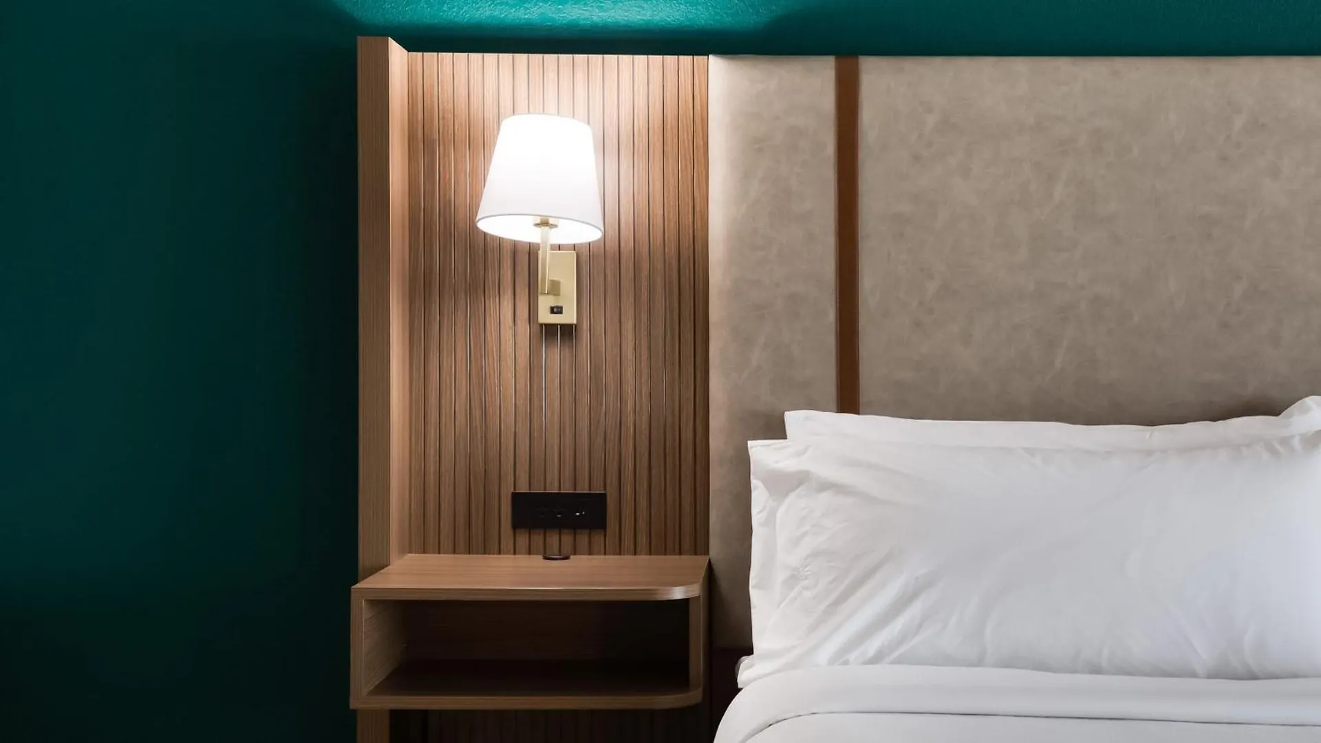 Holiday Inn Nashville Airport By Ihg